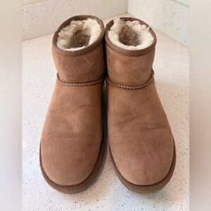 Uggs Classic Shearling-Lined Boot in Chestnut authentic Mini ll